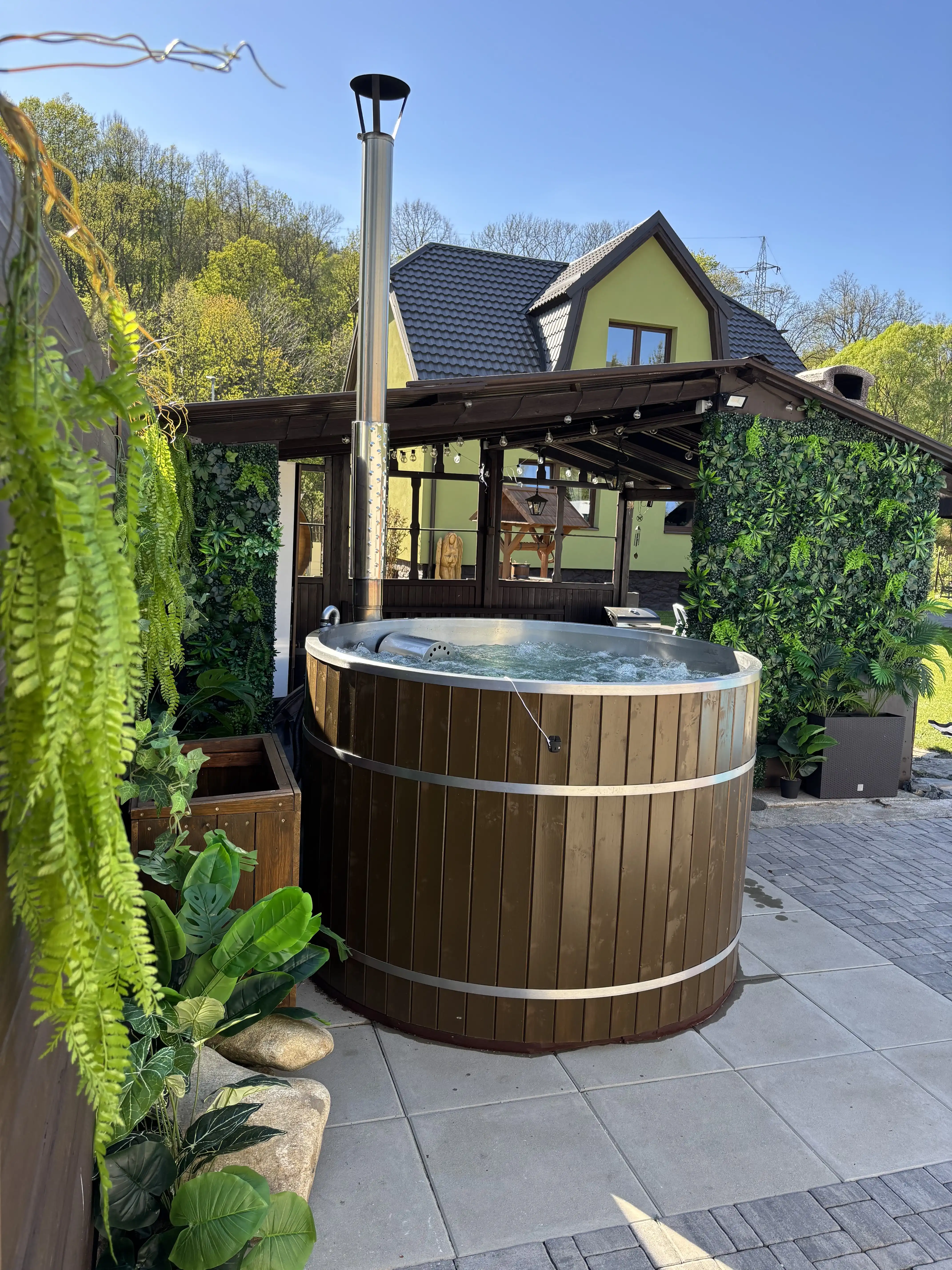 Pergola u chalupy